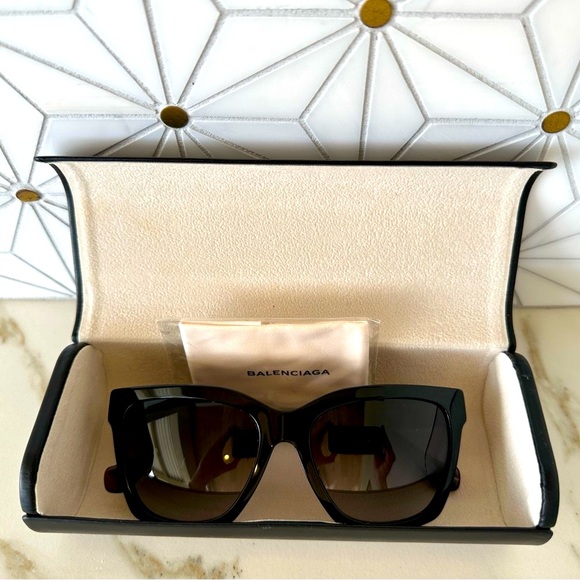 Balenciaga Women’s Rectangular Sunglasses, Style BA0098, NWOT - Picture 3 of 11